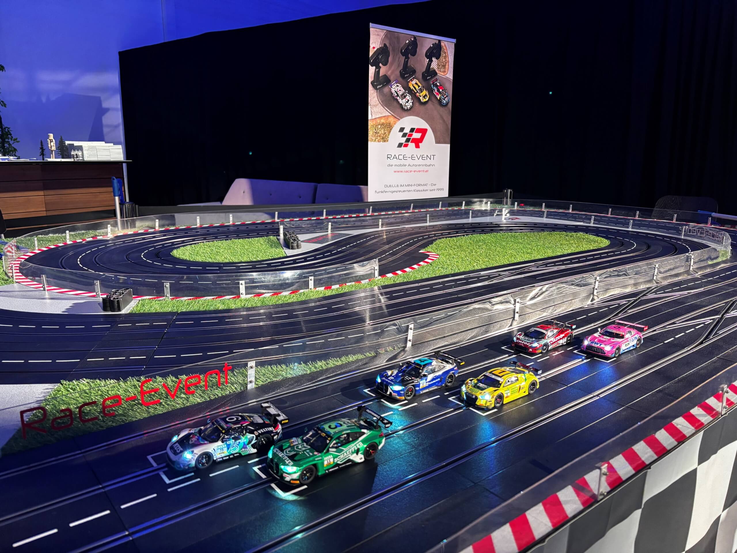 4-spurige Carrera-Rennbahn bei einem Event 2025